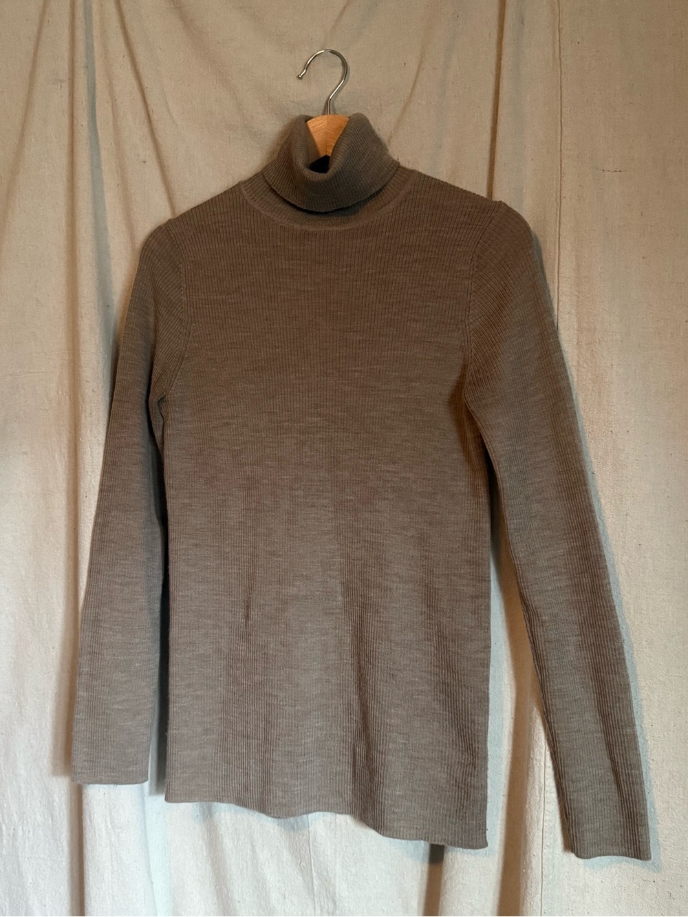 Uniqlo Ribbed Turtleneck Sweater in Taupe Beige